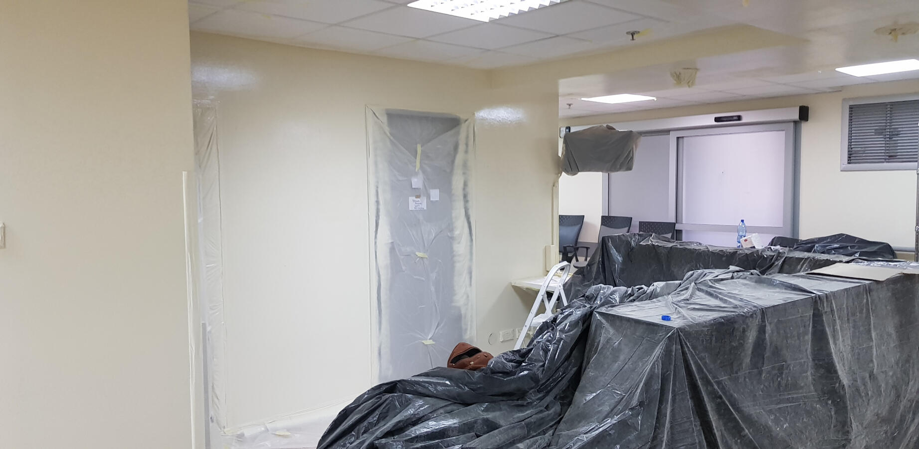 Malowanie natryskowe, prace malarskie wykonane w szpitalu CKD w Łodzi.